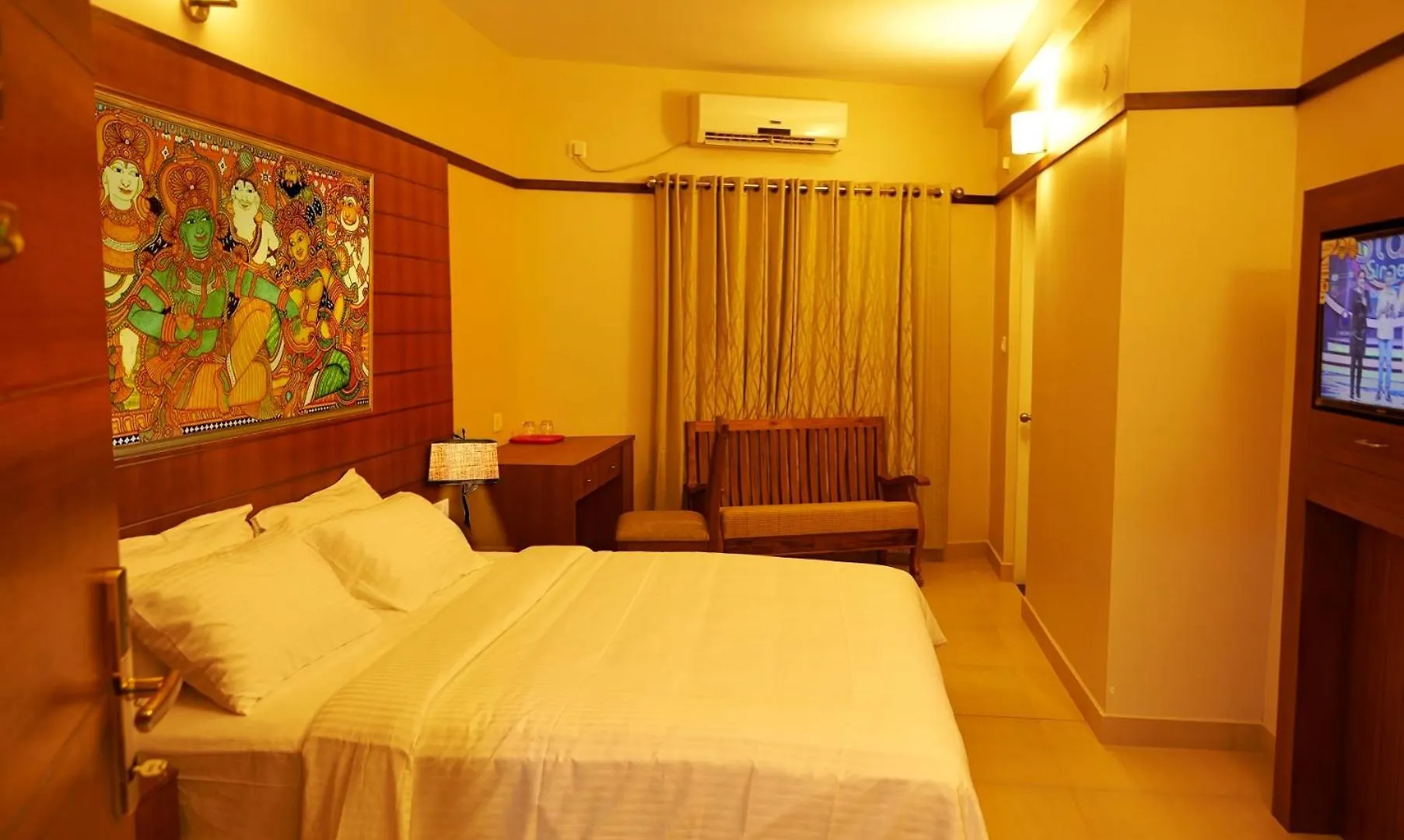 Srivar Hotels Гуруваюр Индия