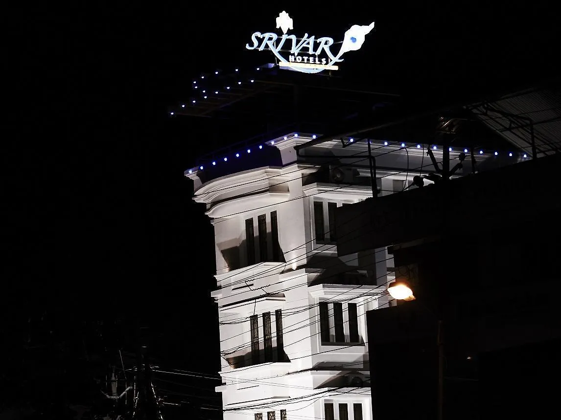 Srivar Hotels Гуруваюр