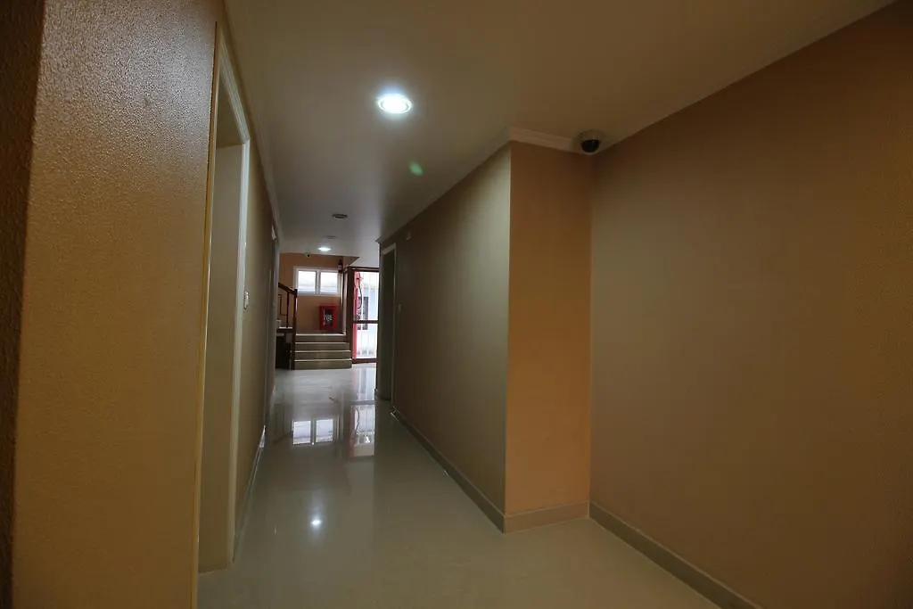 Srivar Hotels Гуруваюр