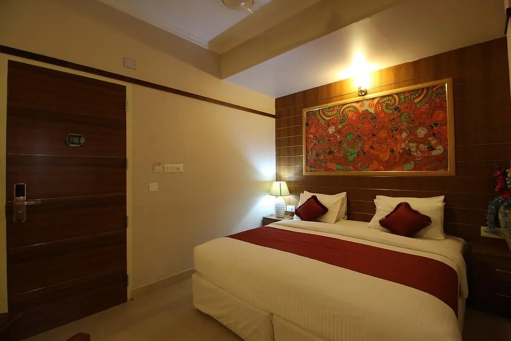 Srivar Hotels Гуруваюр 3*,
