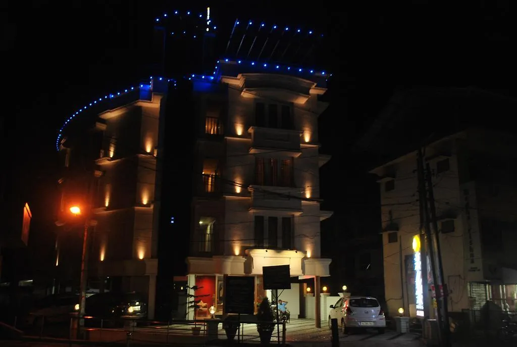 Srivar Hotels Гуруваюр
